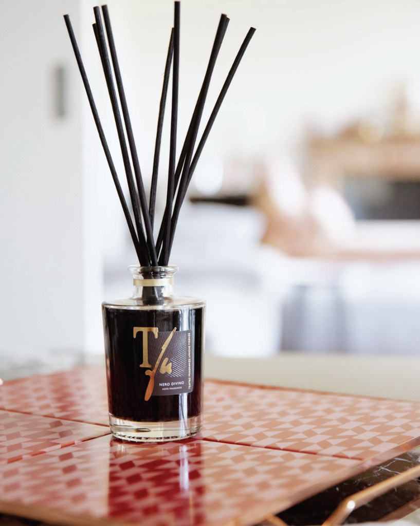 Black Divine Transparent Vase Diffuser (Big)
